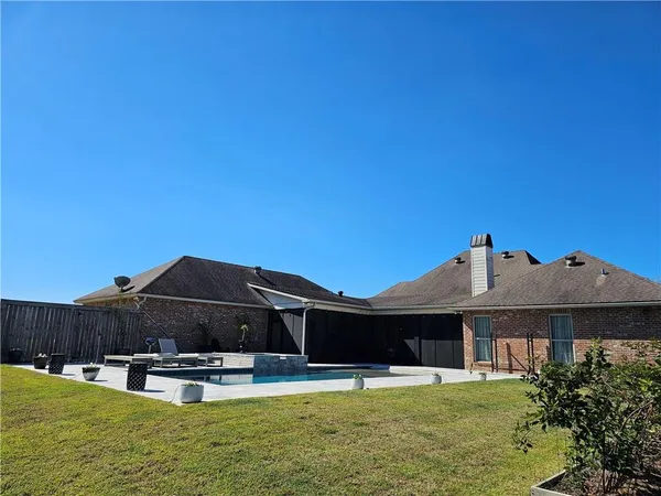 $675,000 | 6713 Taylor Oaks Lane, Alexandria, LA 71301
