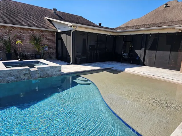 $699,900 | 6713 Taylor Oaks Lane, Alexandria, LA 71301