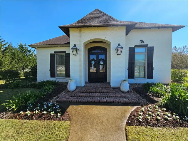 $699,900 | 6713 Taylor Oaks Lane, Alexandria, LA 71301
