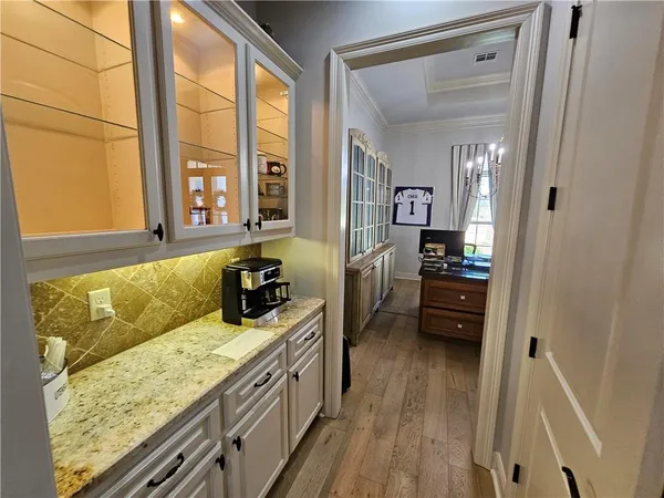 $675,000 | 6713 Taylor Oaks Lane, Alexandria, LA 71301