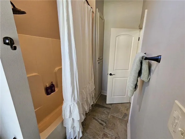 $699,900 | 6713 Taylor Oaks Lane, Alexandria, LA 71301