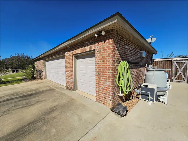 $699,900 | 6713 Taylor Oaks Lane, Alexandria, LA 71301