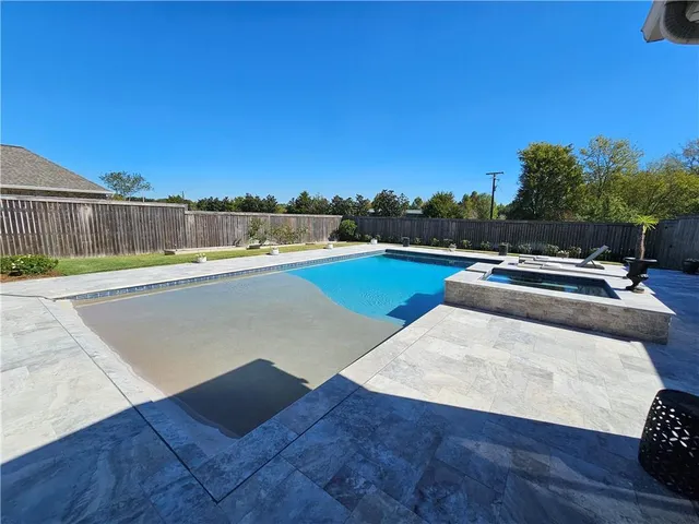 $699,900 | 6713 Taylor Oaks Lane, Alexandria, LA 71301