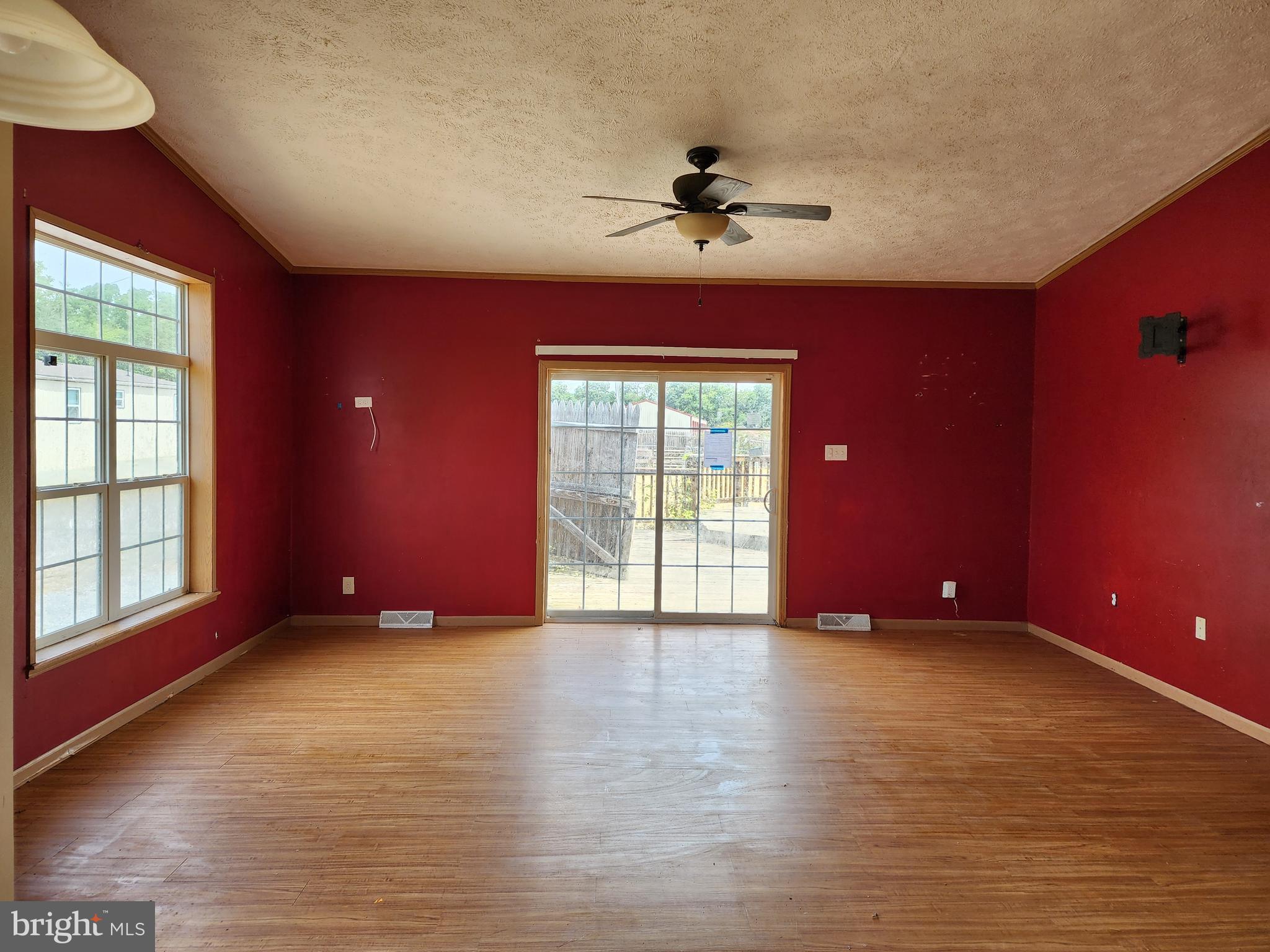 15426 Fairview Road Hagerstown, MD 21740 - Photo 7 of 26 Living Room
