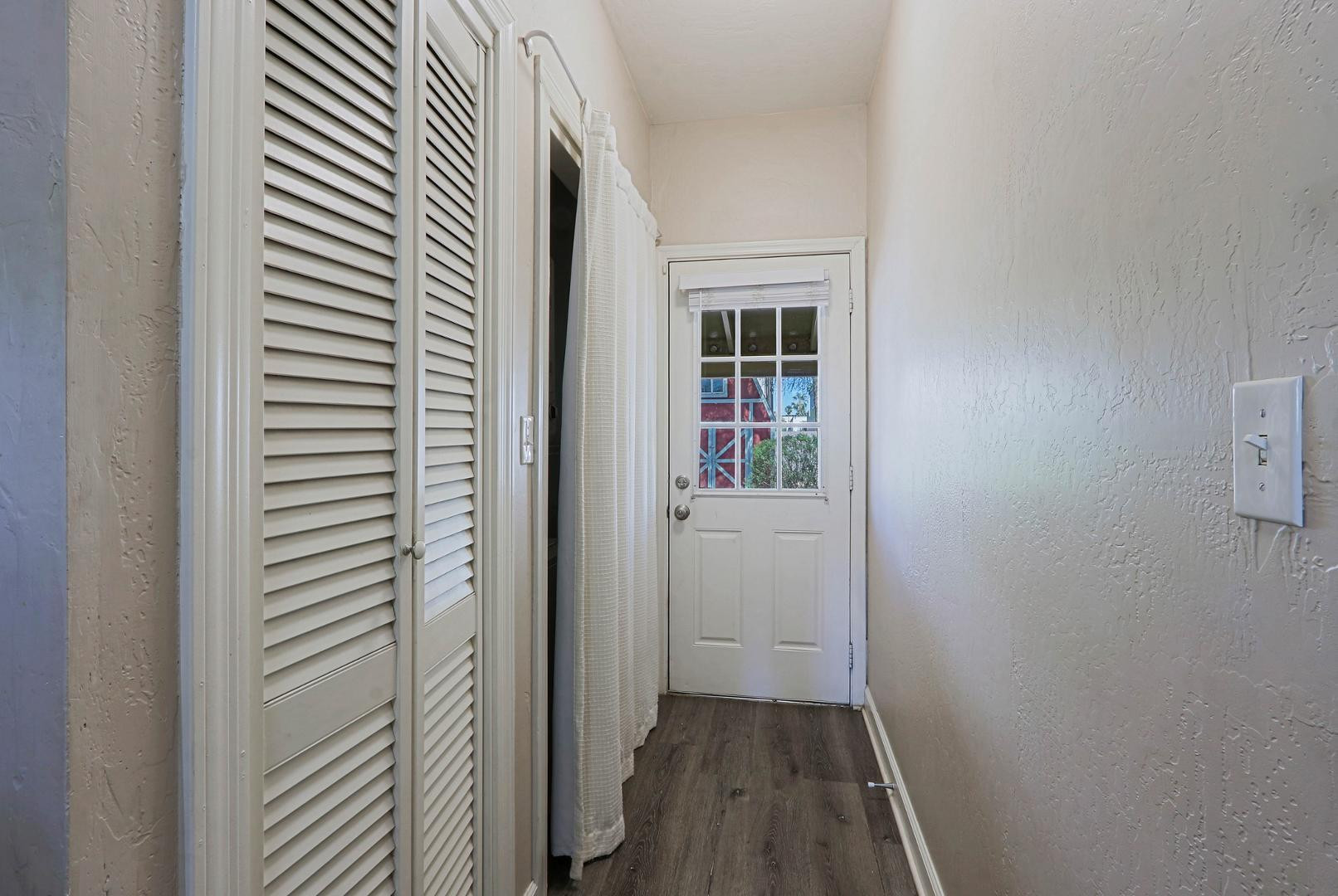 841 North 9th Avenue Phoenix, AZ 85007 - Photo 16 of 21 a view of a room with wooden floor