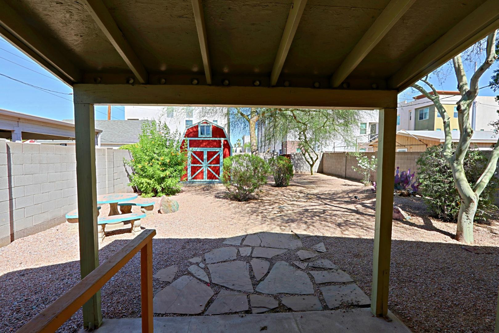 841 North 9th Avenue Phoenix, AZ 85007 - Photo 18 of 21 a outdoor dining space with furniture