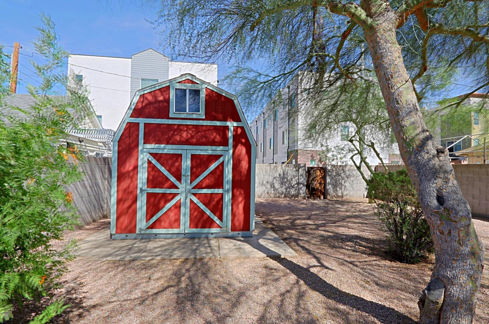 841 North 9th Avenue Phoenix, AZ 85007 - Photo 20 of 21 a front view of a house with street