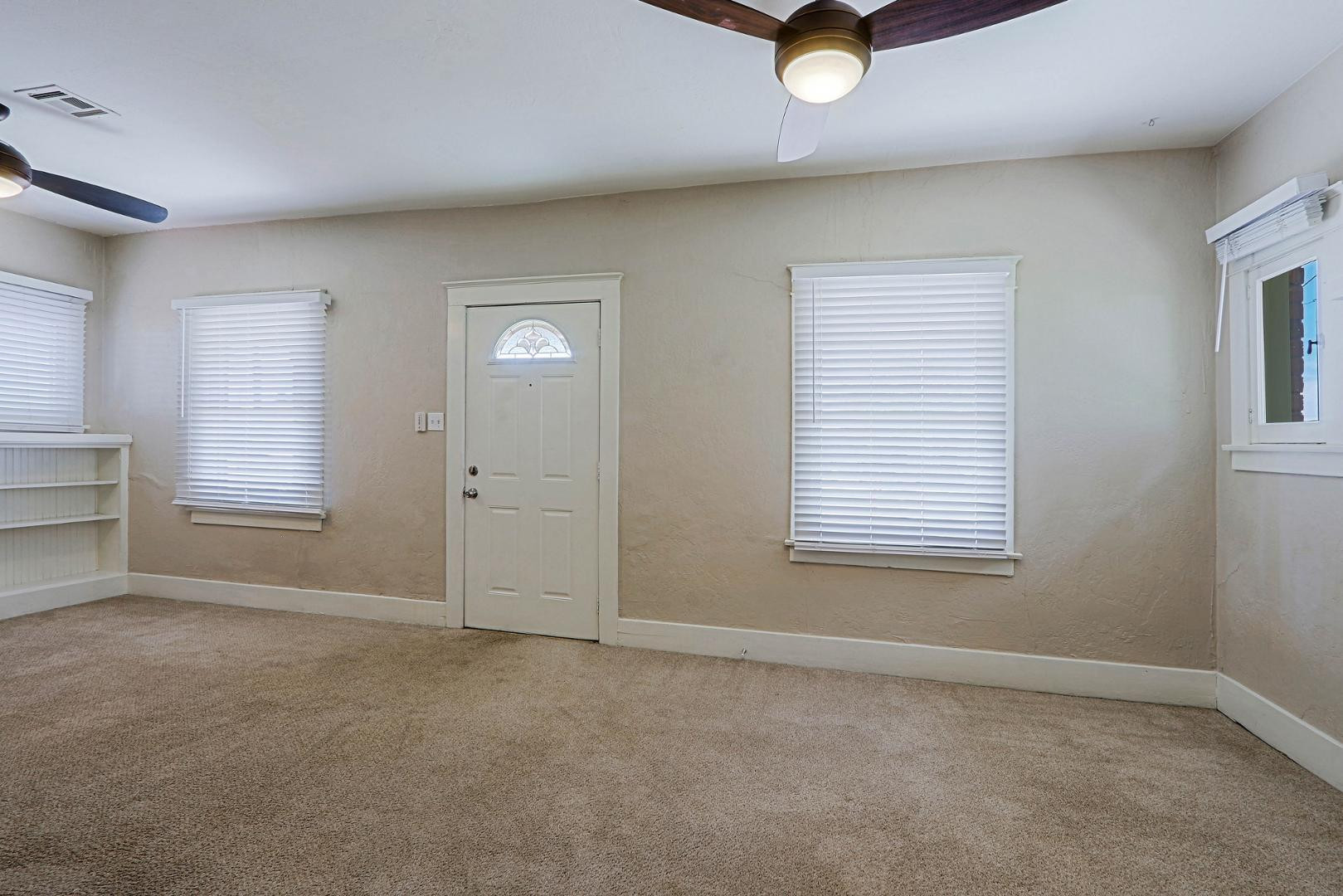 841 North 9th Avenue Phoenix, AZ 85007 - Photo 4 of 21 a view of an empty room with a window