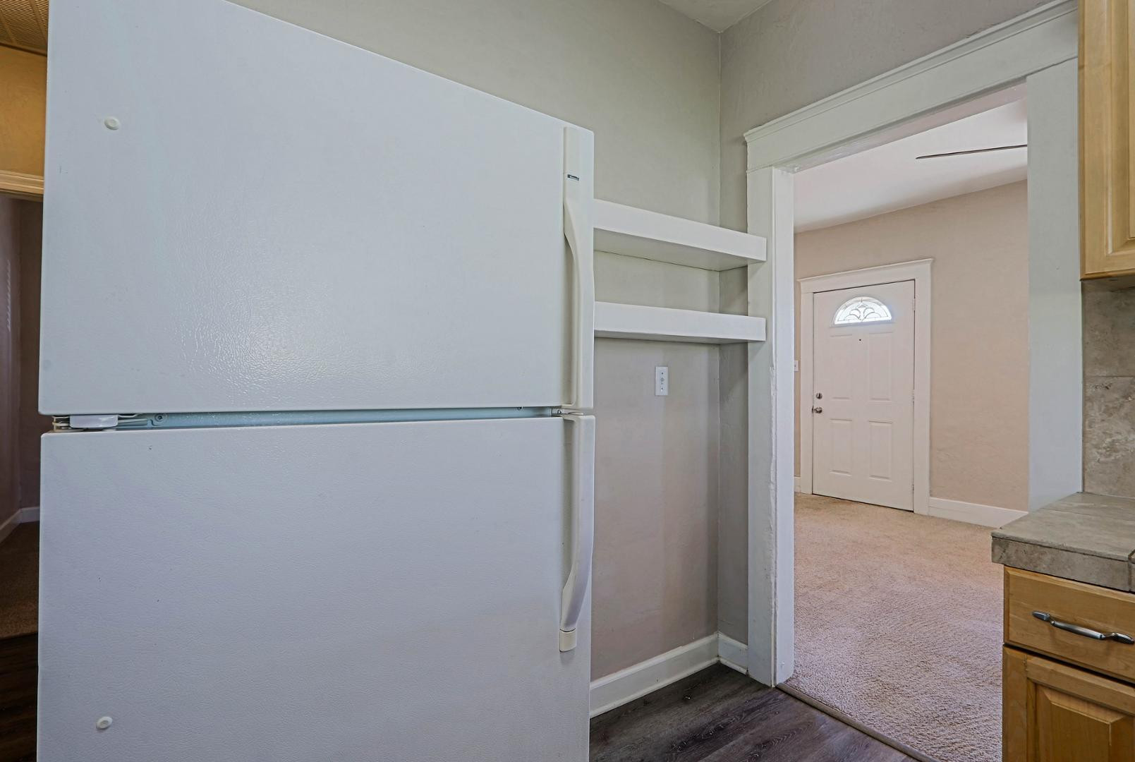 841 North 9th Avenue Phoenix, AZ 85007 - Photo 7 of 21 a view of closet area