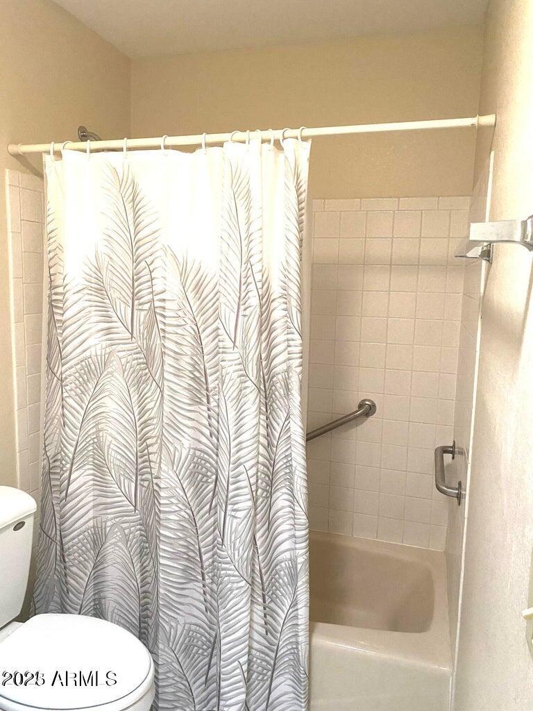 1021 South Greenfield Road, Unit 1198 Mesa, AZ 85206 - Photo 16 of 29 a bathroom with a toilet and shower