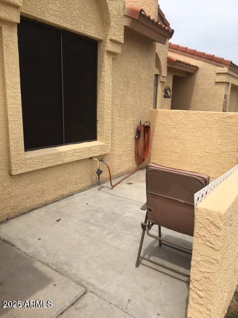 1021 South Greenfield Road, Unit 1198 Mesa, AZ 85206 - Photo 3 of 29 a backyard of a house with table and chairs