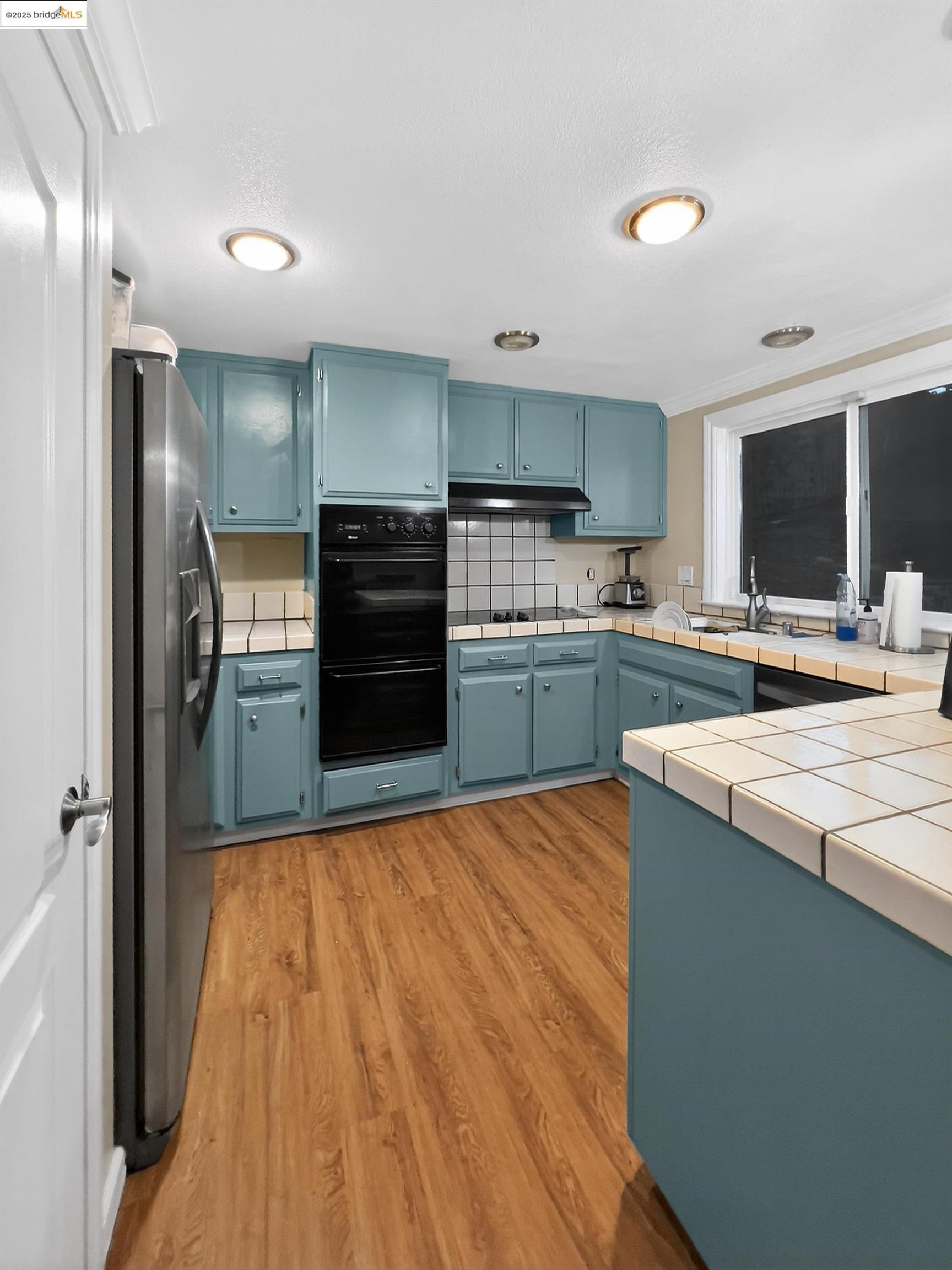 2322 Peachtree Circle Antioch, CA 94509 - Photo 20 of 43 a kitchen with stainless steel appliances a refrigerator and a stove top oven
