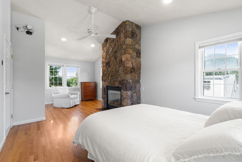 32 Grosvenor Road Waltham, MA 02453 - Photo 18 of 39