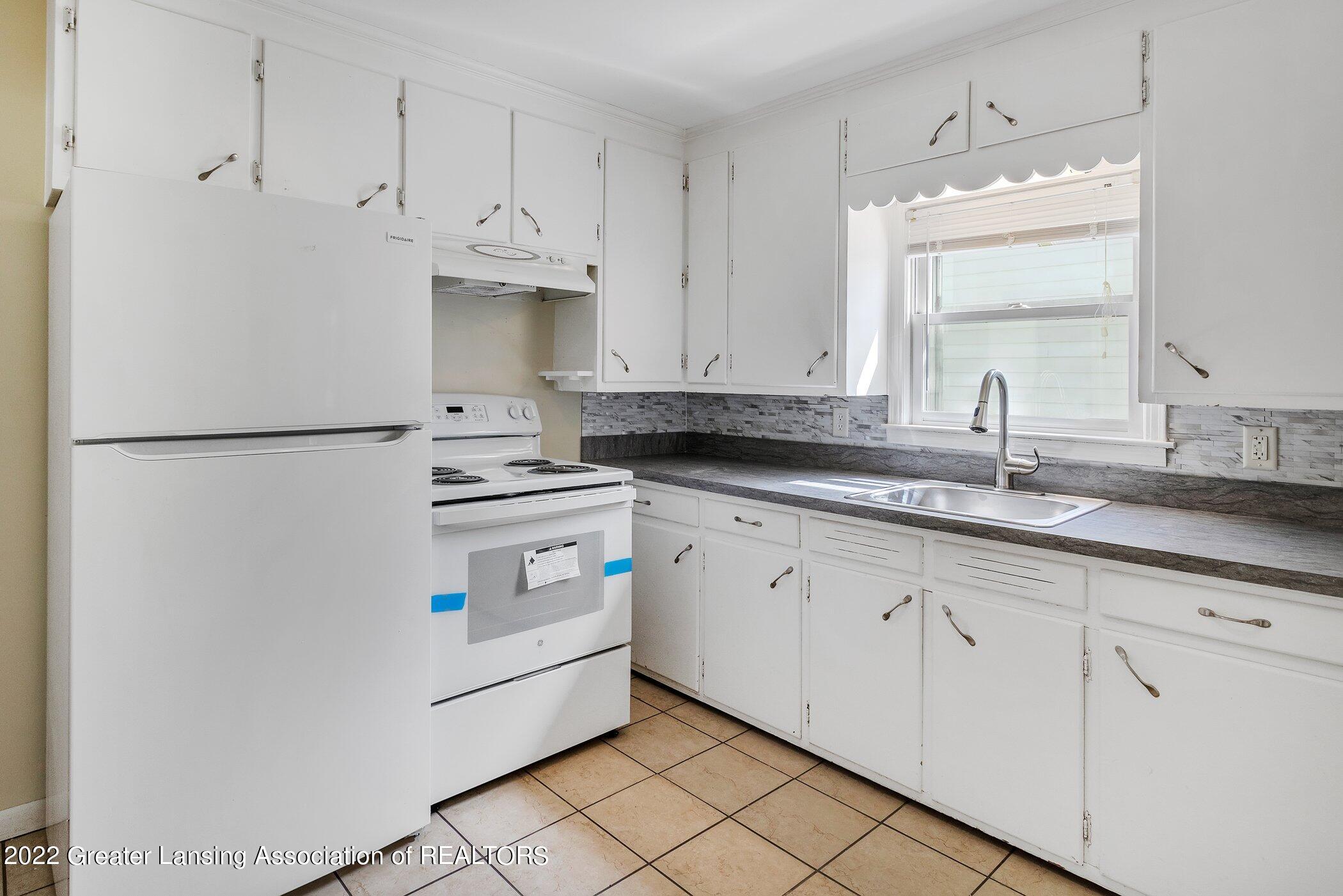 707 West Holmes Road Lansing, MI 48910 - Photo 7 of 23 707-W-Holmes-Rd-WindowStill-Real-Estate-