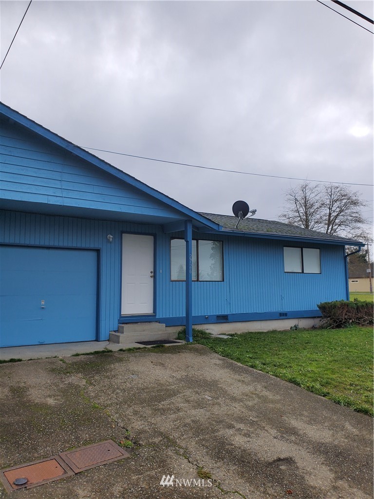 2728 Pine Road Northeast Bremerton, WA 98310 - Photo 3 of 21 a view of a garage