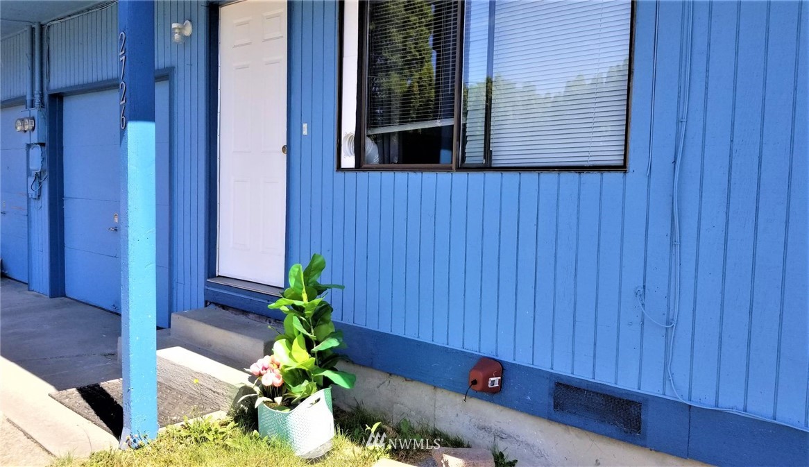 2728 Pine Road Northeast Bremerton, WA 98310 - Photo 8 of 21 a vase of flowers sitting on a wooden floor