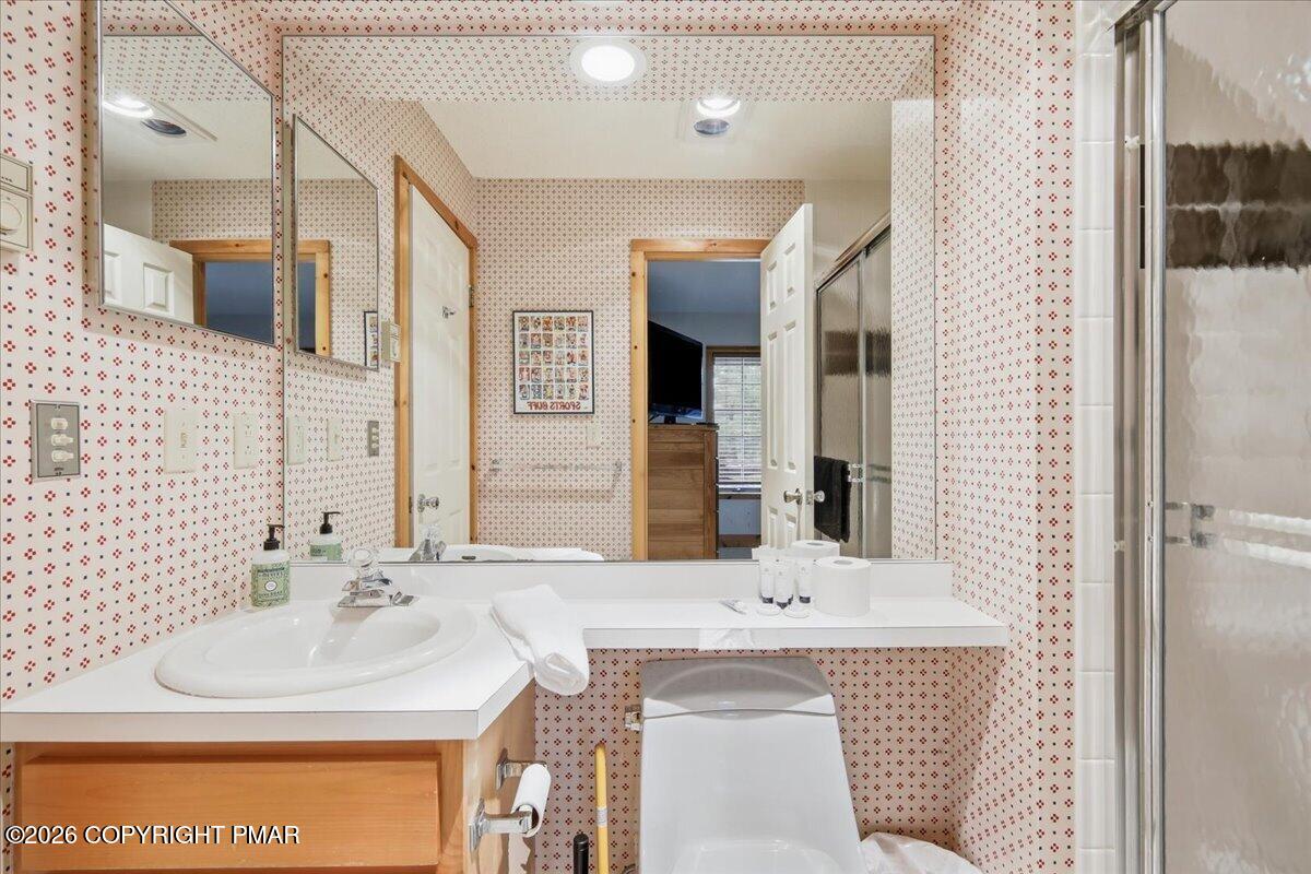 128 Short Hill Rd Lake Lake Harmony, PA 18624 - Photo 22 of 44 Bathroom #2