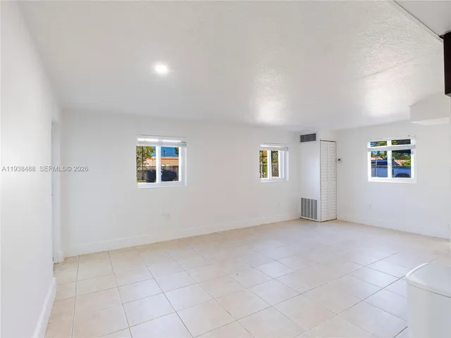 $1,250 | 3360 Southwest 6th Street, Unit BOTTOM, Miami, FL 33135