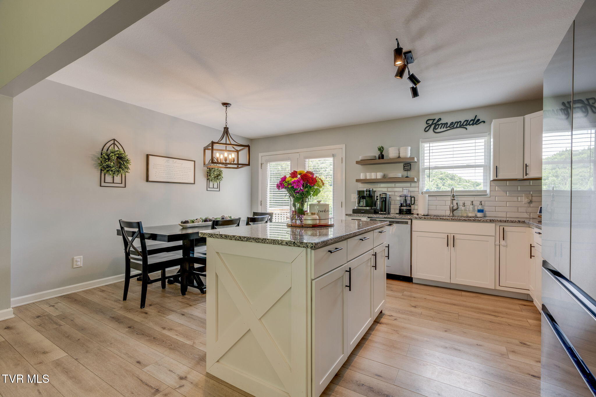 220 Old Siam Road Elizabethton, TN 37643 - Photo 11 of 41 011