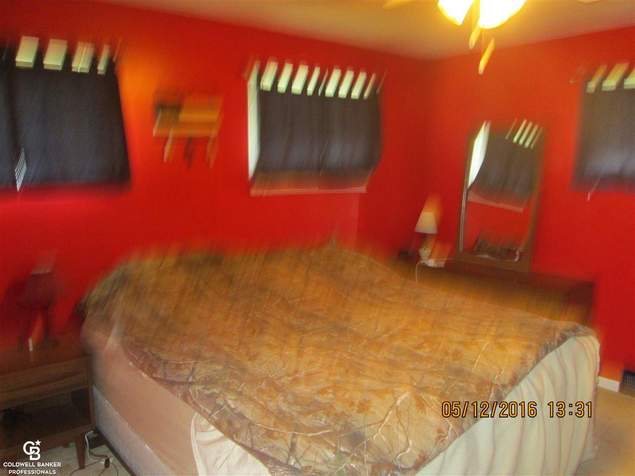 6815 Emmett Road Yale, MI 48097 - Photo 12 of 27 31290603-11.JPG