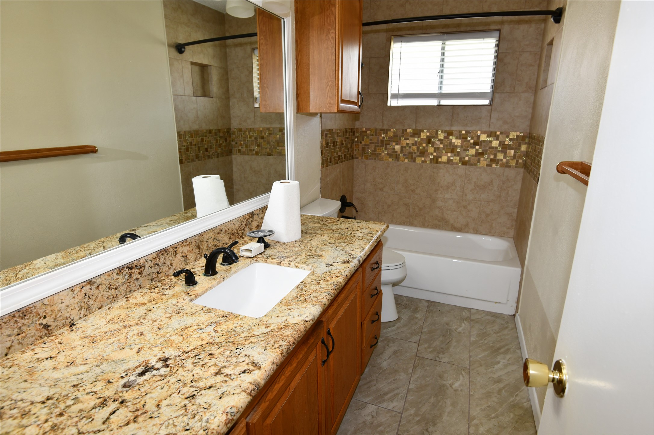 8518 Rinn Street Houston, TX 77078 - Photo 15 of 32 Bath 2