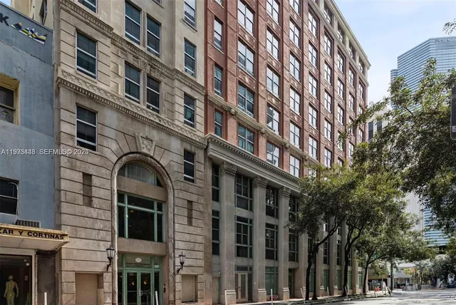 $2,300 | 111 East Flagler Street, Unit 510, Miami, FL 33131