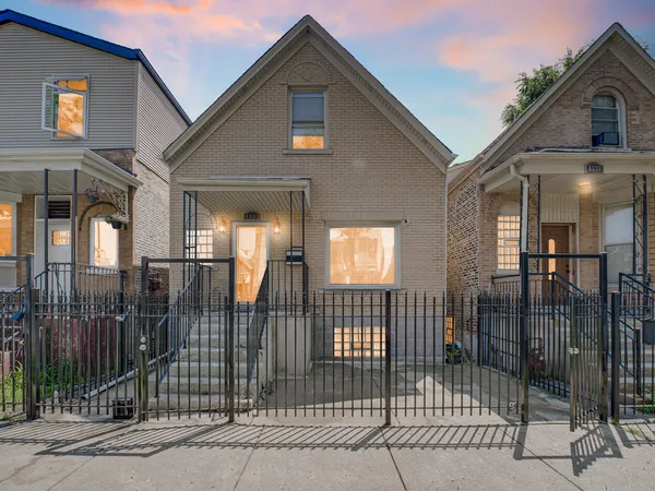 $319,900 | 4333 West Lexington Street, Chicago, IL 60624