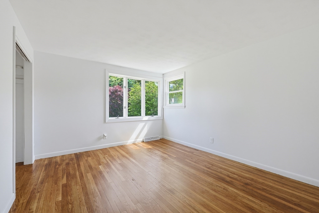17 West Vanston Road Stoughton, MA 02072 - Photo 13 of 26