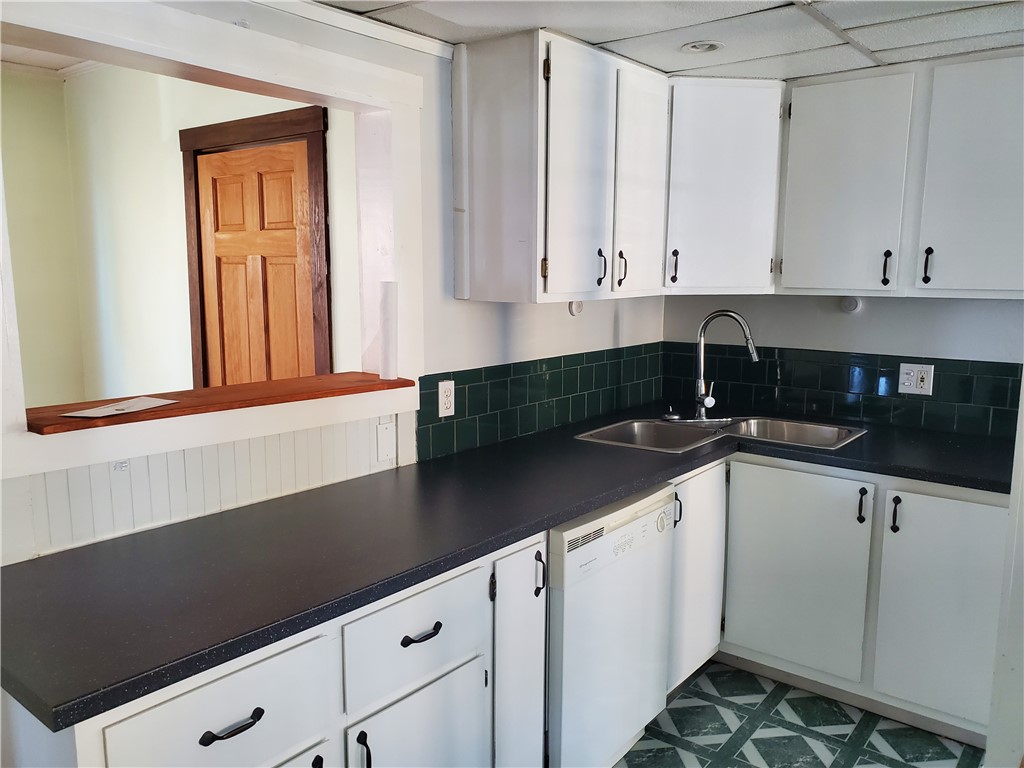 7 Union Street Warren, RI 02885 - Photo 4 of 31 1st floor Kitchen