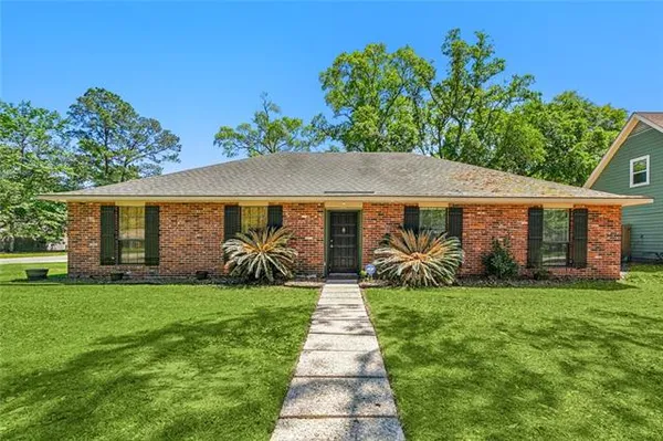 $324,000 | 290 West Essex Drive, Slidell, LA 70461