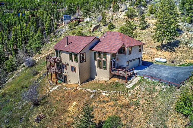 a small pool in the middle of a yard