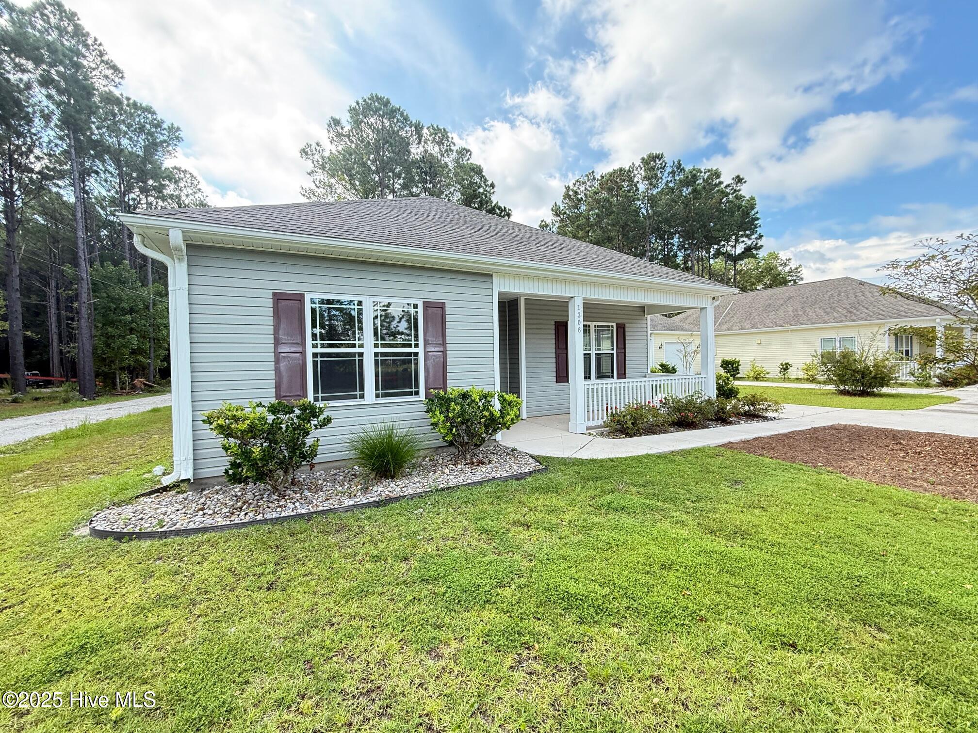 1306 Old Folkstone Road Sneads Ferry, NC 28460 - Photo 2 of 29 IMG_4067