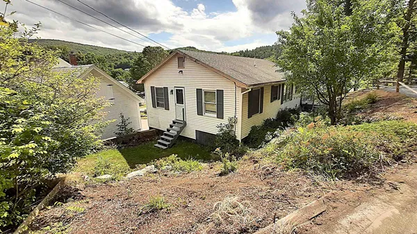 $349,000 | 130 Pleasant Street, Cavendish, VT 05142