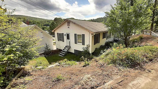 $349,000 | 130 Pleasant Street, Cavendish, VT 05142