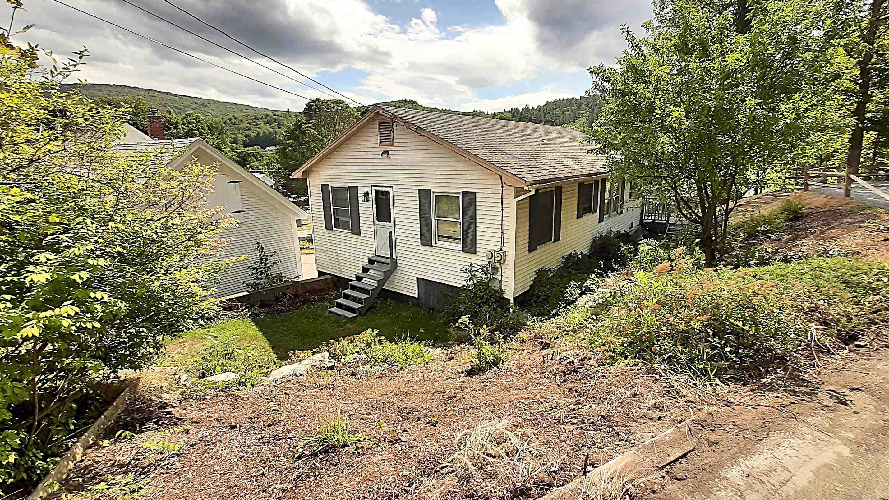 130 Pleasant Street Cavendish, VT 05142 - Photo 2 of 19