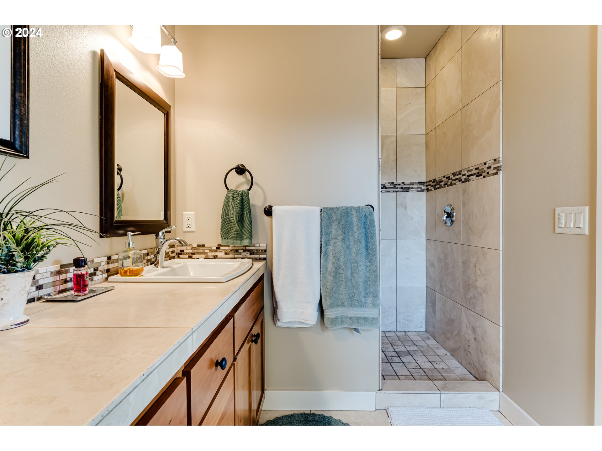 6234 Graystone Loop Springfield, OR 97478 - Photo 28 of 43 a bathroom with a sink vanity granite and a mirror