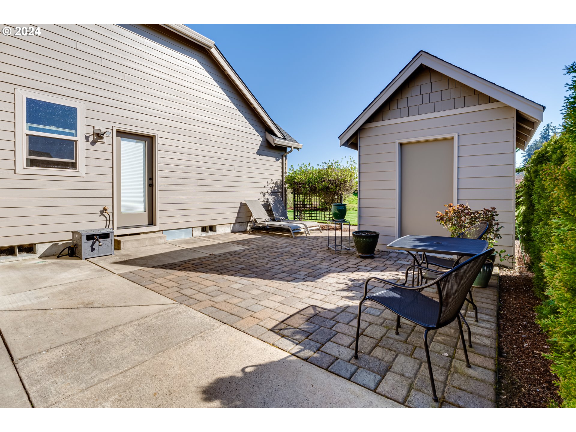 6234 Graystone Loop Springfield, OR 97478 - Photo 37 of 43 a backyard of a house with table and chairs