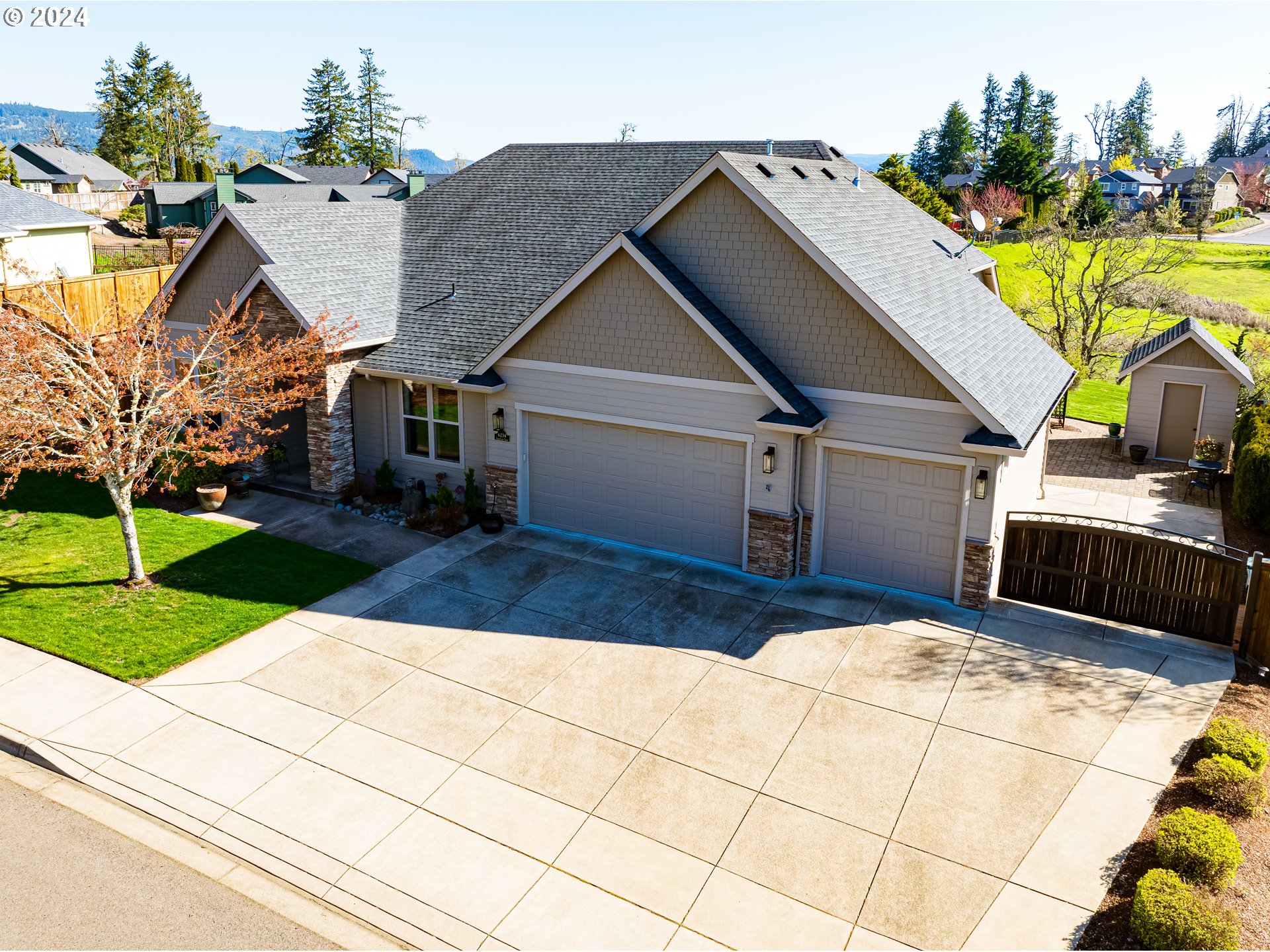 6234 Graystone Loop Springfield, OR 97478 - Photo 4 of 43 a view of a house with a yard
