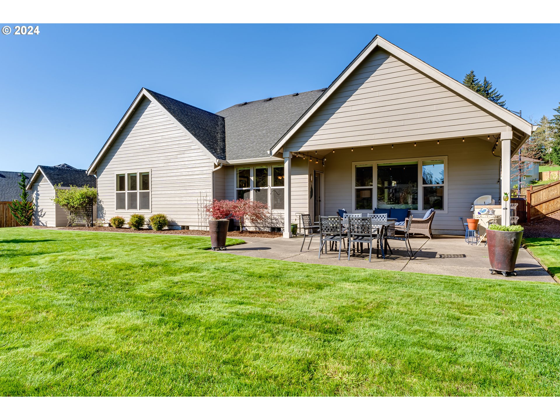 6234 Graystone Loop Springfield, OR 97478 - Photo 6 of 43 a front view of house with yard and outdoor seating