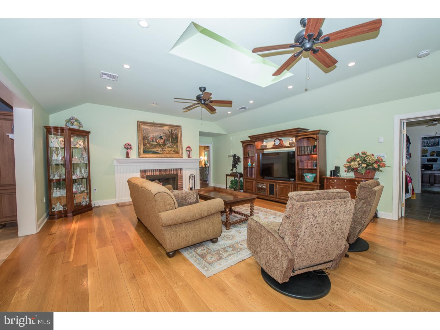 113 Boot Road Newtown Square, PA 19073 - Photo 9 of 25 Living Room