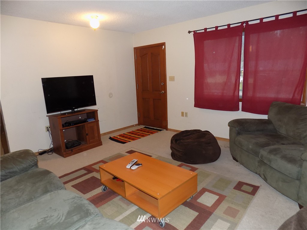 3127 Pershing Way Longview, WA 98632 - Photo 4 of 14 Gallery Image 4
