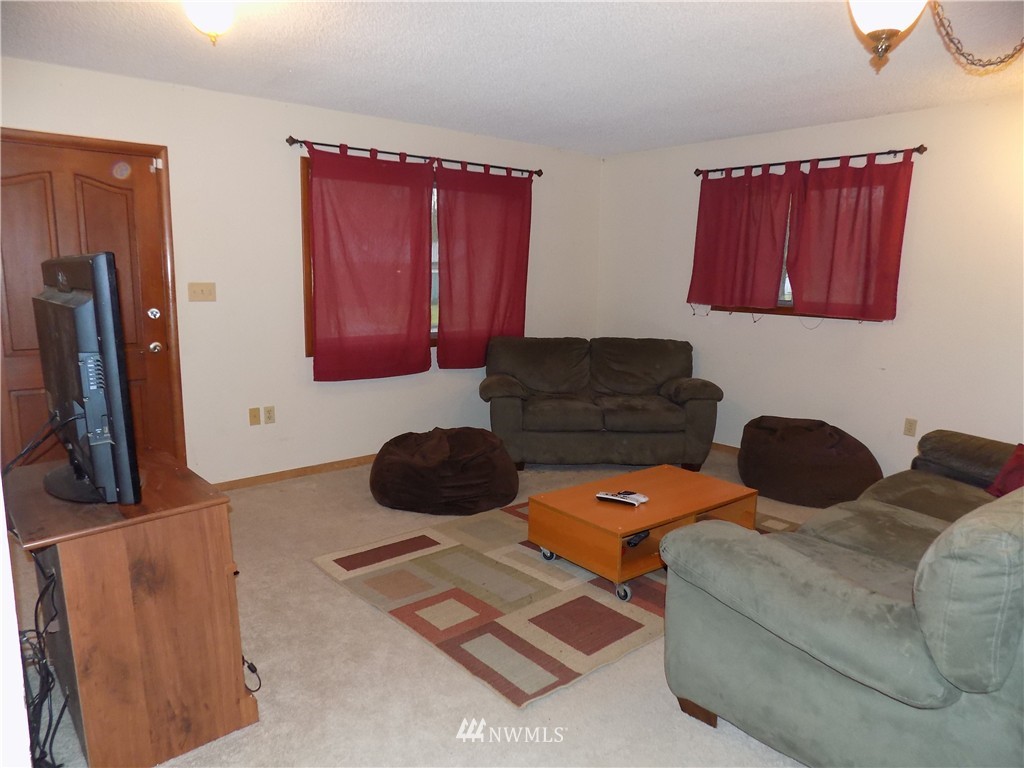 3127 Pershing Way Longview, WA 98632 - Photo 5 of 14 Gallery Image 5