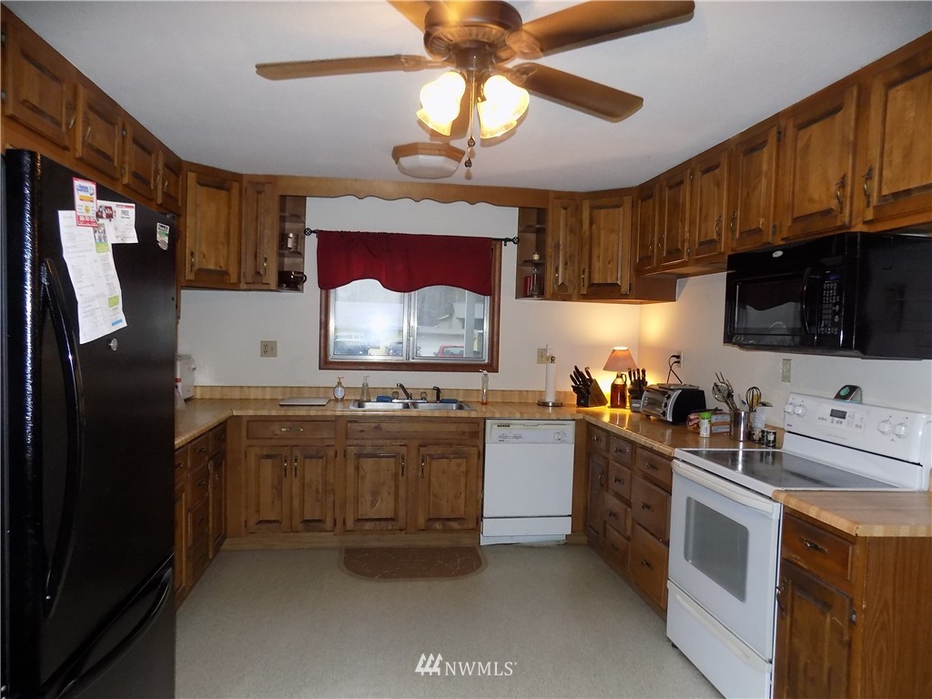 3127 Pershing Way Longview, WA 98632 - Photo 6 of 14 Gallery Image 6