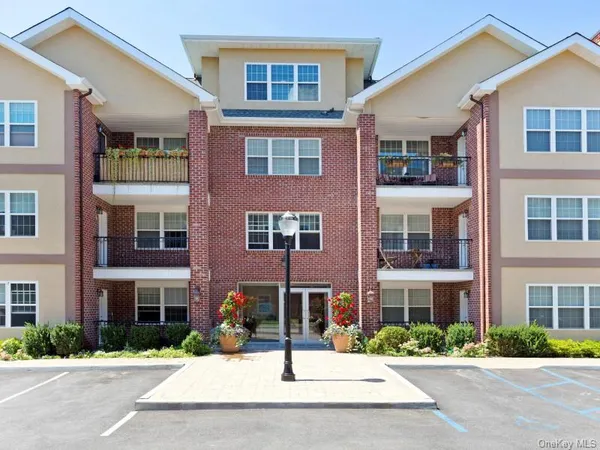 $2,700 | 400 Carney Street, Unit 403, Glen Cove, NY 11542
