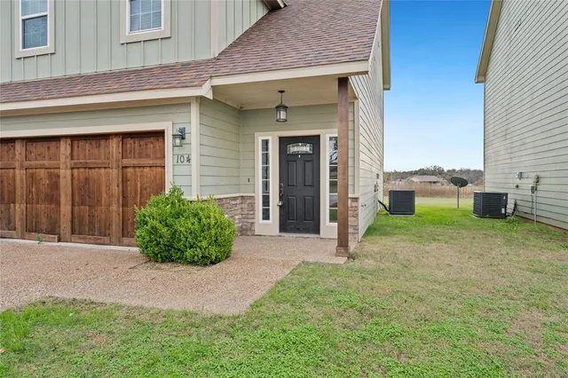 $2,200 | 104 Eagle Meadow Drive, Weatherford, TX 76087