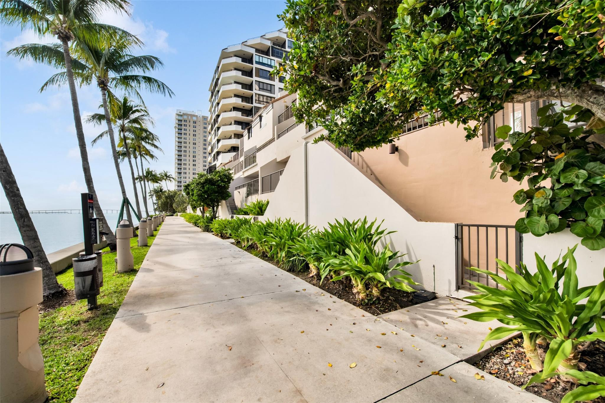 520 Brickell Key Drive, Unit BH25 Miami, FL 33131 - Photo 5 of 46 Private Gated Entry