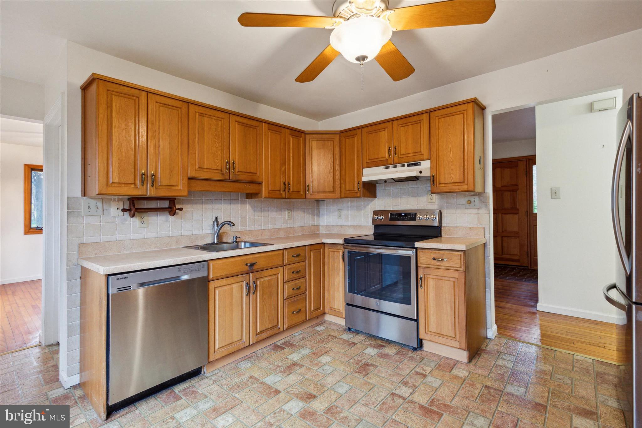 671 Davis Lane Wayne, PA 19087 - Photo 14 of 28 Kitchen