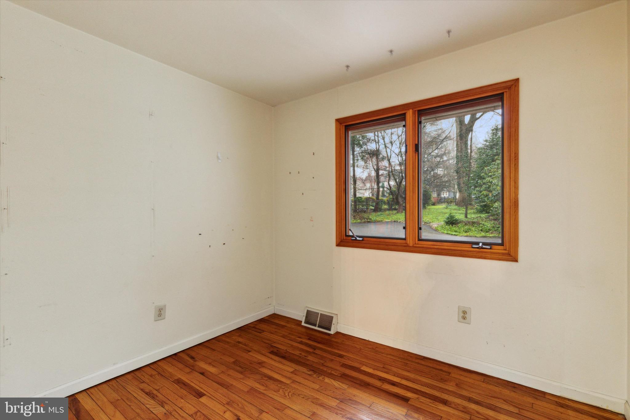 671 Davis Lane Wayne, PA 19087 - Photo 18 of 28 Bedroom 3