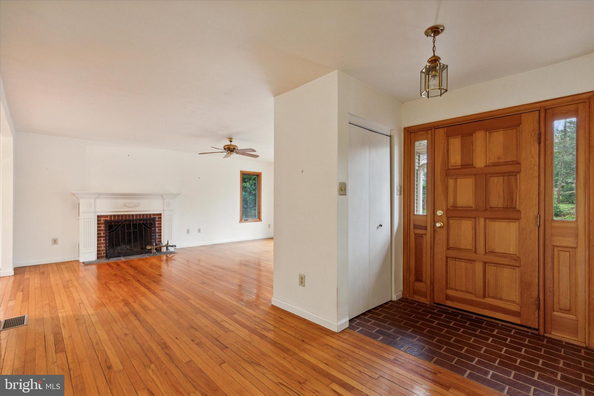 671 Davis Lane Wayne, PA 19087 - Photo 7 of 28 Foyer