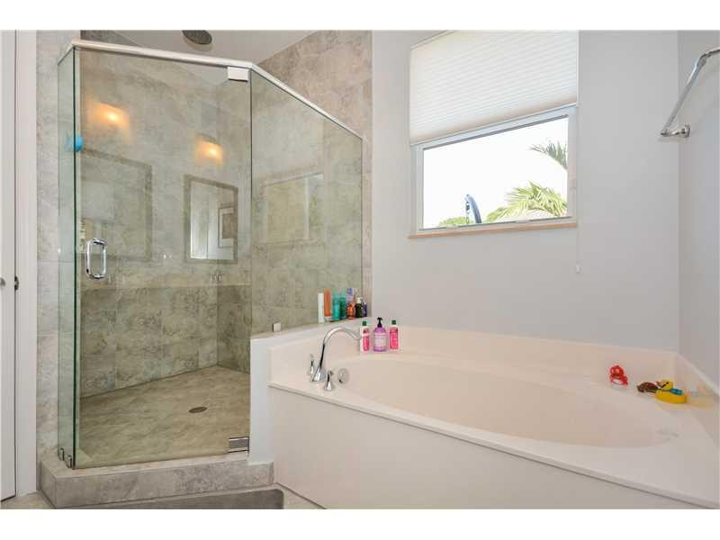 5052 Northwest 16th Way, Unit 5052 Boca Raton, FL 33431 - Photo 12 of 34 Bathroom Master.